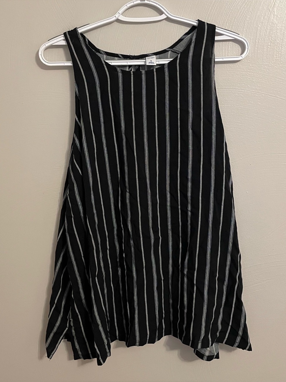 Old Navy Women’s Black and White Tank Top XL